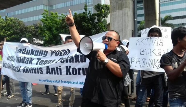 Ketua LSM AMTI Pusat, Tommy Turangan saat memimpin aksi demo, (foto istimewa)